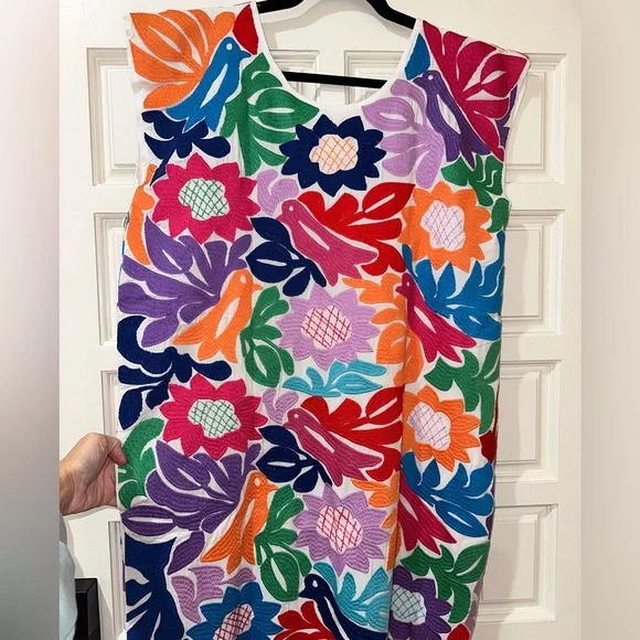NWT Colorful Embroidered Dress - Picture 5 of 5